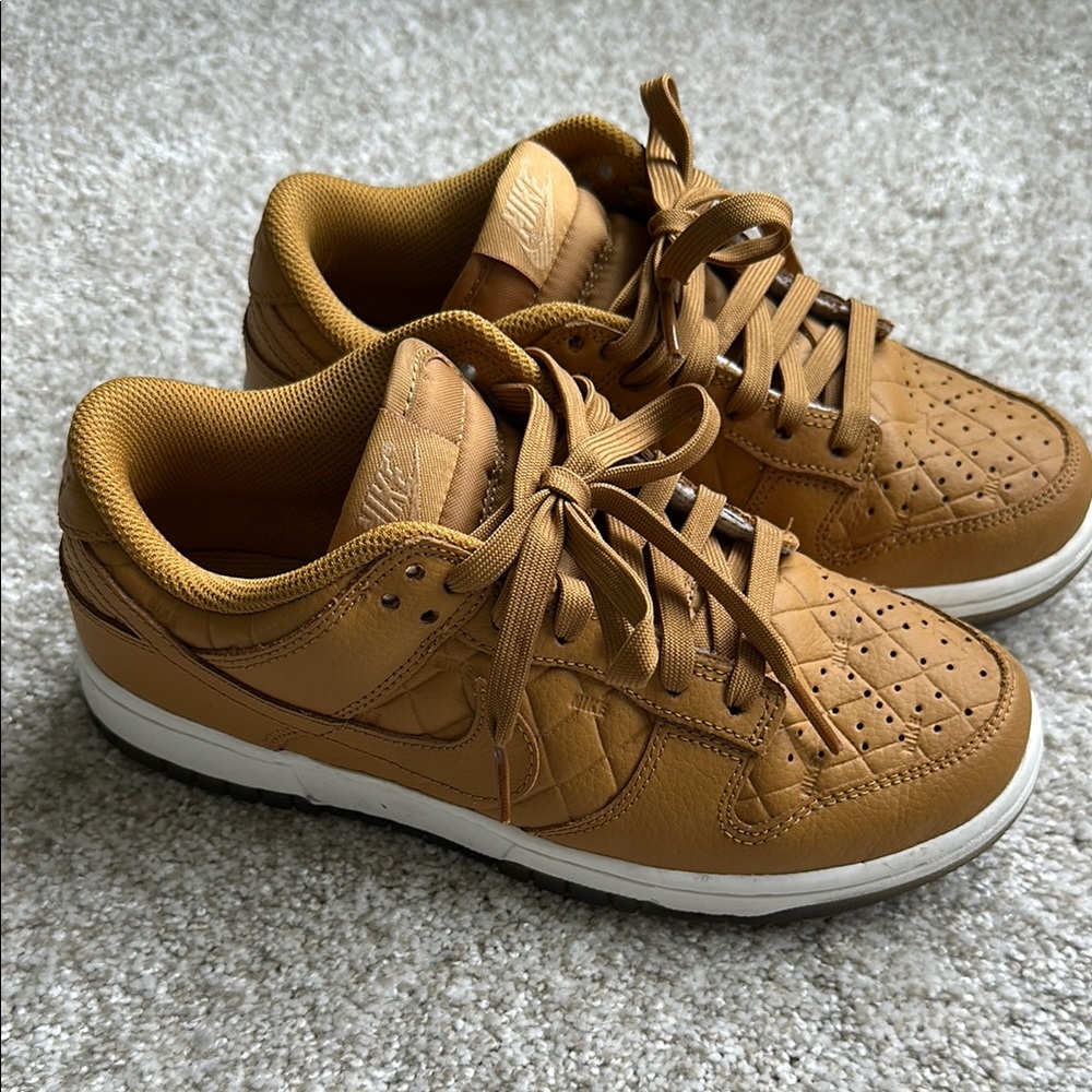 Nike women’s Dunks